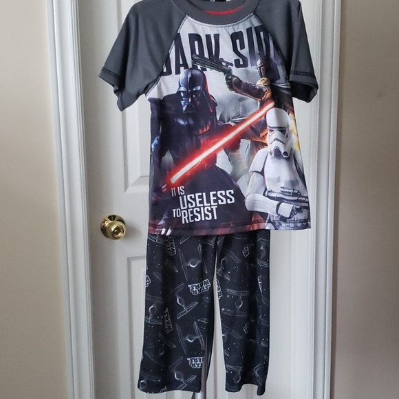 NWOT Boy's pajamas set size 4/5 - Picture 1 of 2